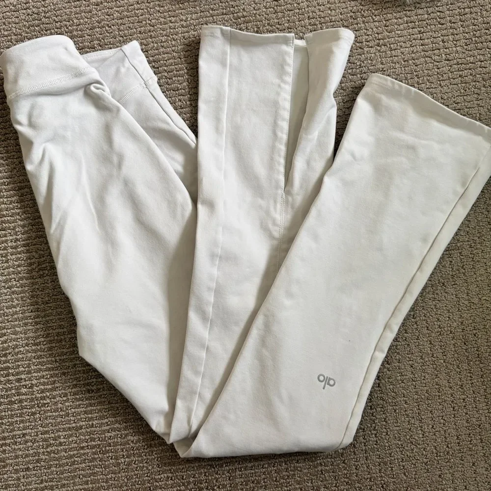 Alo Yoga Flutter Split Hem Flare Leggings XS - White